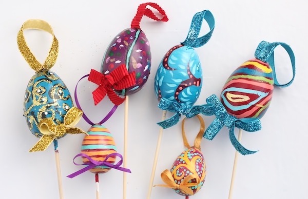 6 decorative eggs painted by kids for Tree ornaments