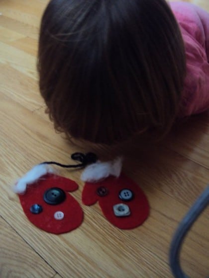 homemade christmas crafts - felt mitten ornament 