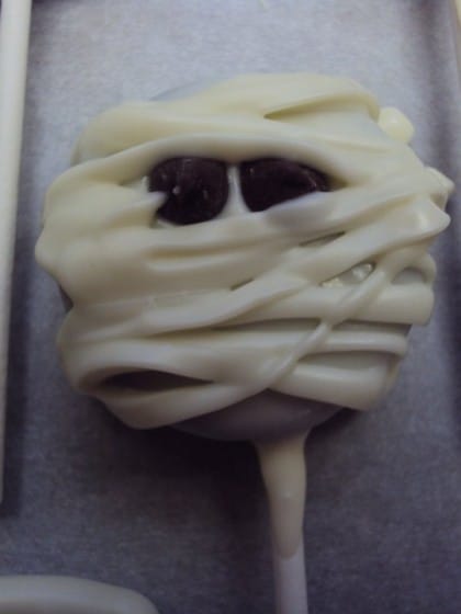 oreo mummy pop close up