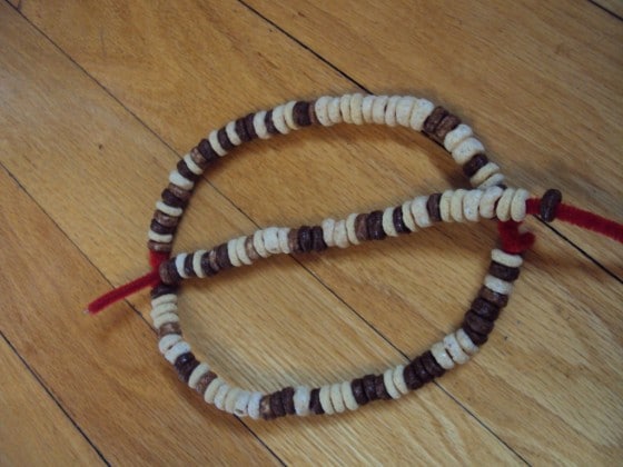 putting pipe cleaners together for bird feeder