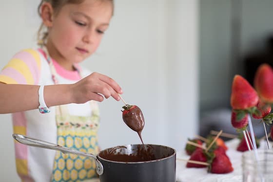 how to make chocolate-dipped strawberries