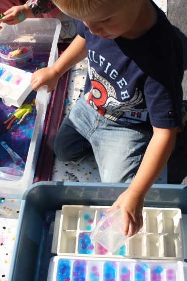 kids playing with water beads