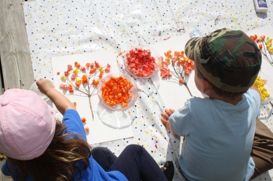 preschoolers making fall trees with coloured popcorn