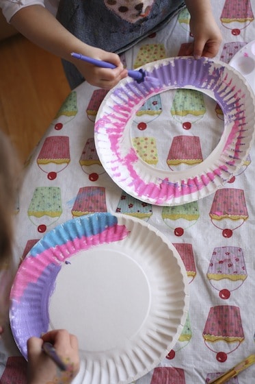 painting paper plates to make flowers