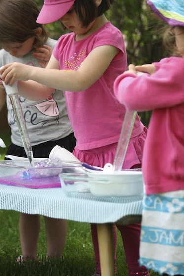 preschoolers using basters to melt ice