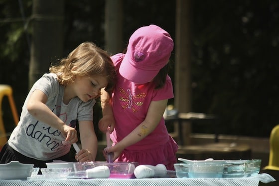 preschoolers working together to melt ice