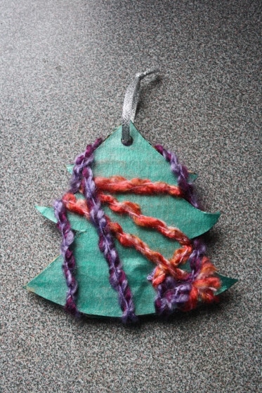 Easy Christmas ornament - Cardboard and wool Christmas Tree