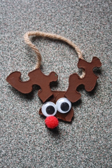 Easy Christmas Crafts for kids. - puzzle reindeer ornament