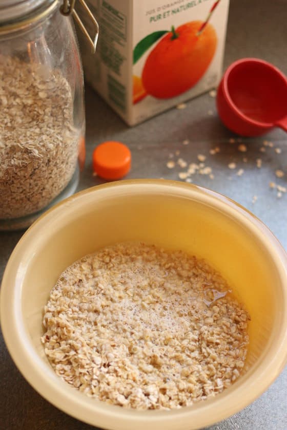 quick oats, orange juice and boiling water in bowl