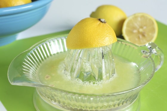 glass lemon juicer and lemons