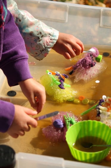 kids melting frozen ice-hands, awesome science activity for preschoolers