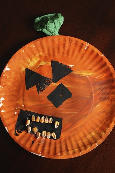 paper plate pumpkin 