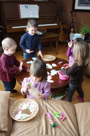 toddlers and preschoolers playing a homemade matching game