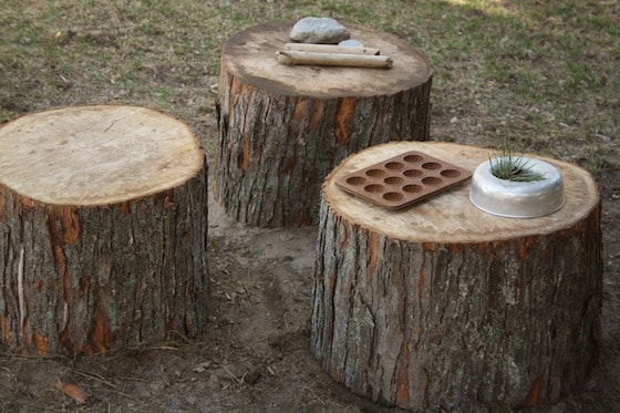 play logs in the mud kitchen 