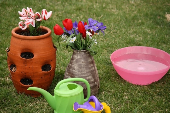 pretend garden play activity for toddlers and preschoolers