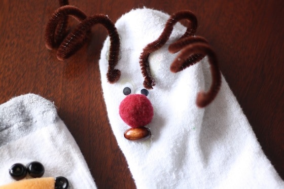 easy christmas no-sew sock puppets for kids