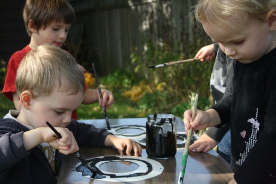 toddlers and preschoolers painting halloween wreaths 