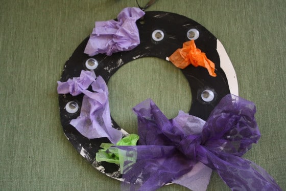 paper plate halloween wreath