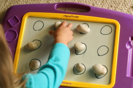 toddler matching game on the magna doodle