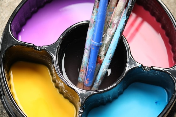 How to make coloured sidewalk paint