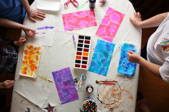 kids dyeing paper towels with liquid watercolour paints