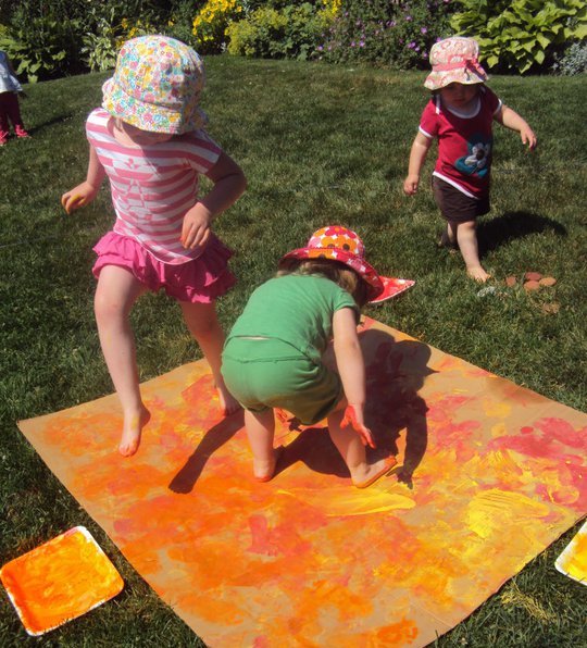 kids making footprint art