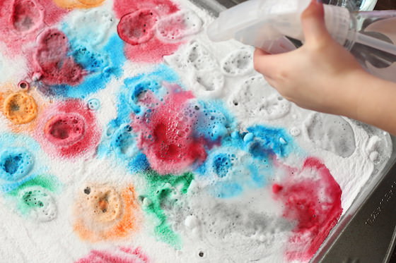 kids spraying baking soda with vinegar