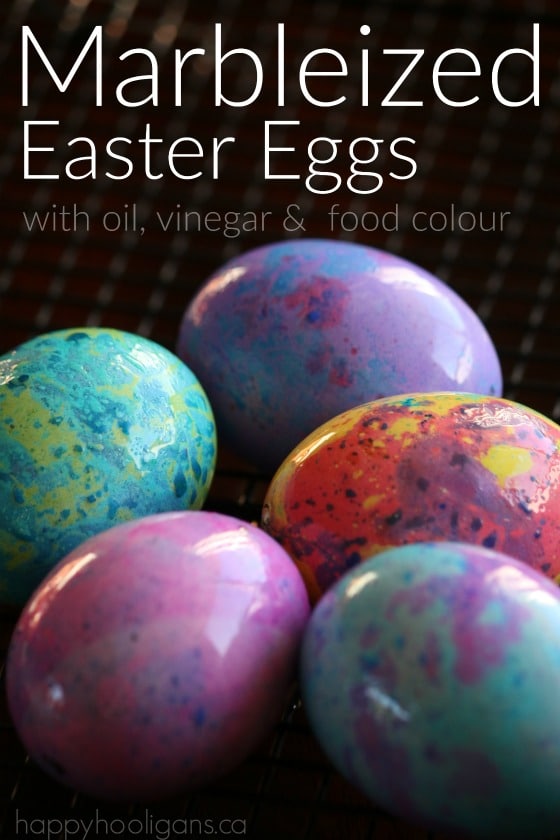 Marbled Easter Eggs with vinegar, oil and food colouring. A stunning effect for homemade dyed eggs - Happy Hooligans