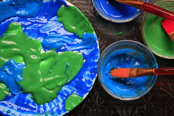 Painting Earth on paper plate with puffy paints